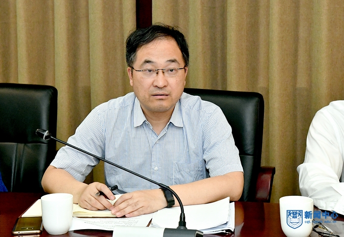 副校长凌祥主持会议.jpg 副校长凌祥主持会议.jpg