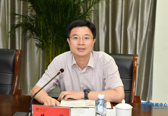 XCB_7274-13.jpg XCB_7274-13.jpg