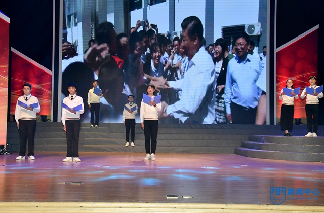 14大学生年度人物诗朗诵《改革颂 必一梦》.JPG 14大学生年度人物诗朗诵《改革颂 必一梦》.JPG