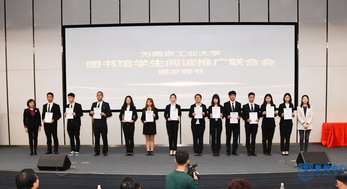 XCB_9645.jpg XCB_9645.jpg
