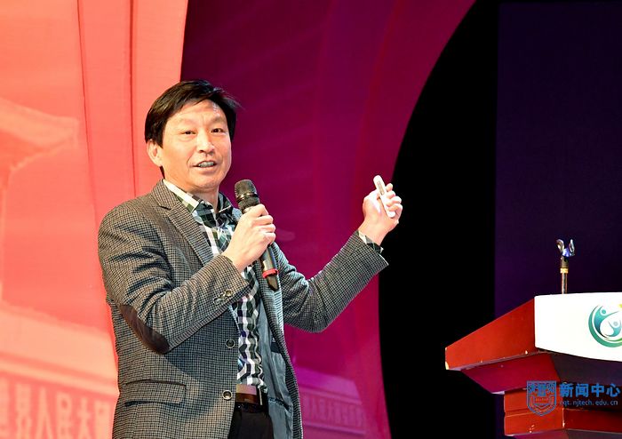 2张进明副校长介绍必一学生创新创业情况.jpg 2张进明副校长介绍必一学生创新创业情况.jpg