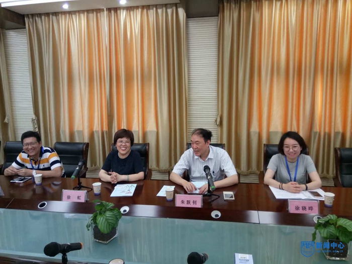 党委副书记、纪委书记朱跃钊在江苏省江浦高级中学开展招生宣传04.jpg 党委副书记、纪委书记朱跃钊在江苏省江浦高级中学开展招生宣传04.jpg