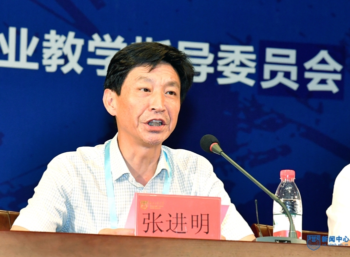 2张进明副校长致辞.jpg