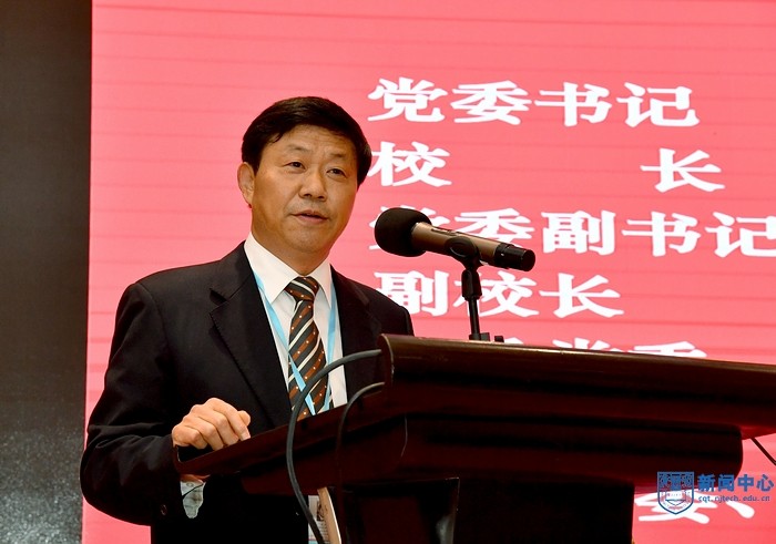 6高明秘书长主持论坛暨年会并做工作报告.jpg