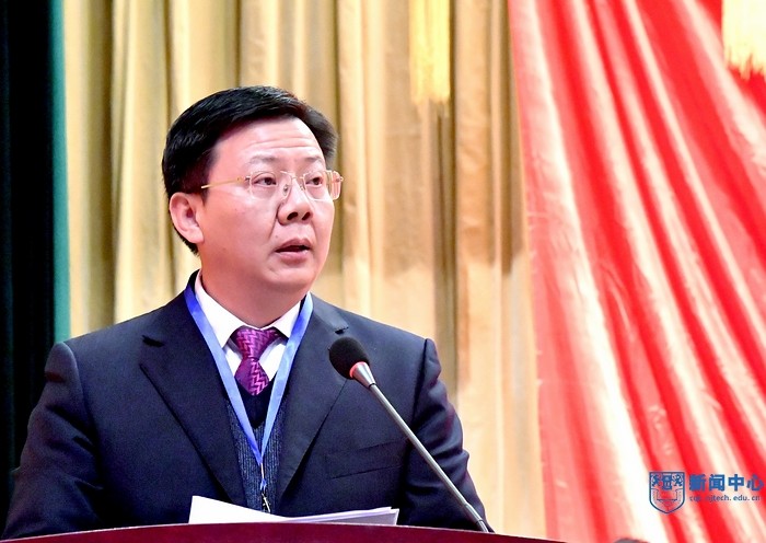 6副校长蒋军成就《必一运动B-sports官网奖励性绩效工资实施办法(审议稿)》做说明.jpg